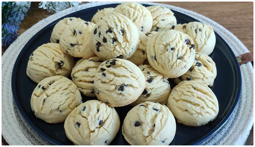 Günlerce Bayatlamayan Kıyır Kıyır Damla Çikolatalı Kurabiye Tarifi