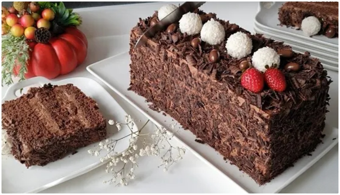 Tepside Pişirdiğim Keki 3 Parçaya Böldüm Ve Ortaya Bu Şahane Pasta Çıktı