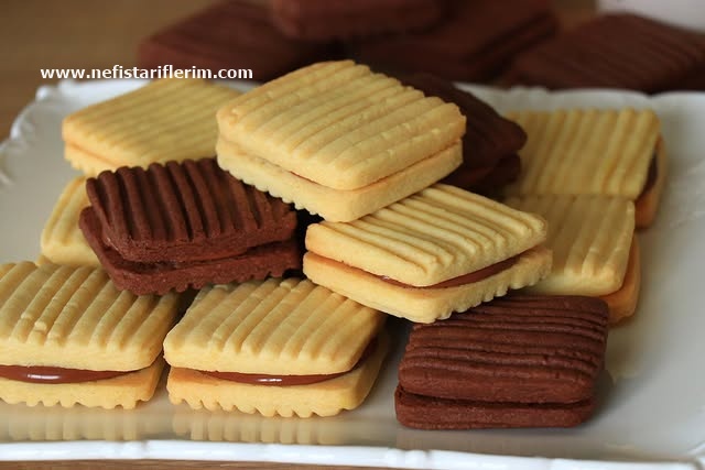 Çikolata Kremalı Sandviç Kurabiye Tarifi