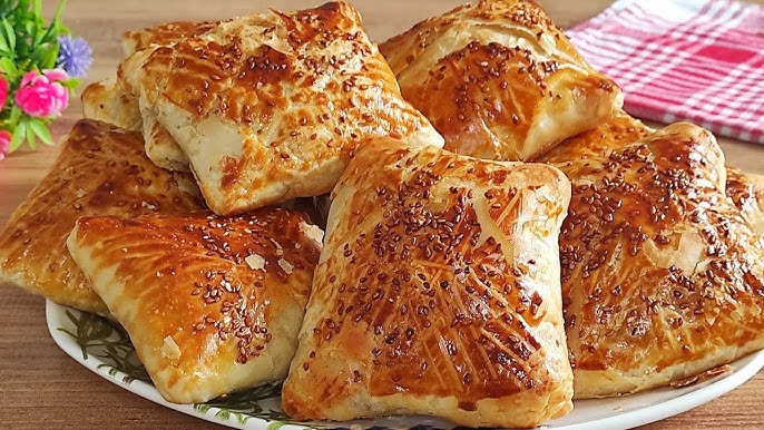 Fırından Çıktığı Gibi Biter Çıtır Börek Tarifi
