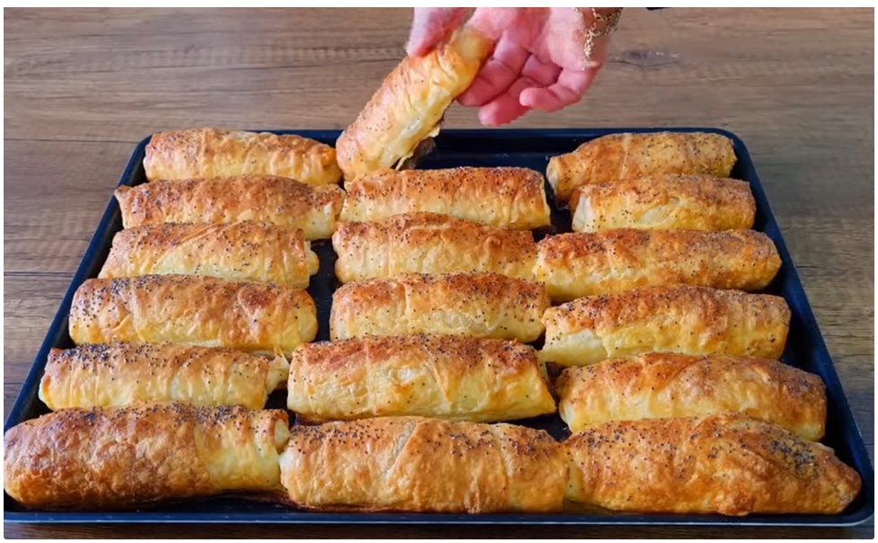 Özel Sosu Sayesinde Tadına Doyulmaz Çıtır Börek