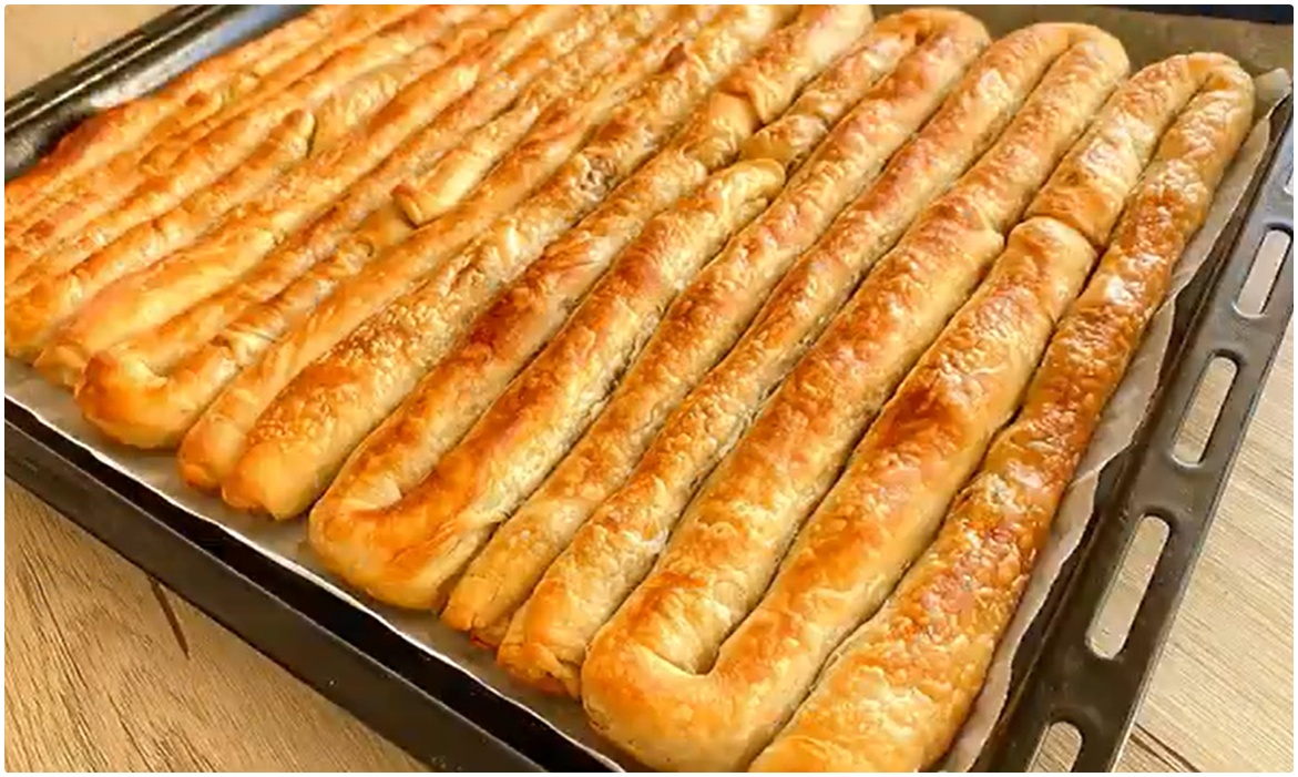 Sadece 2 Beze İle 1 Tepsi Dolusu Nefis Börek Tarifi