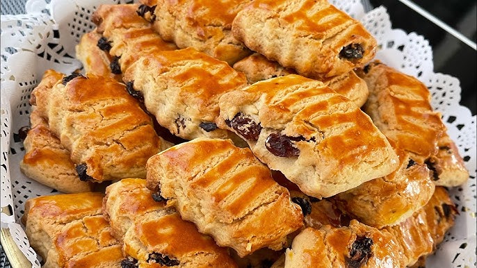 Günlerce Bayatlamaz Kıyır Üzümlü Kurabiye Tarifi