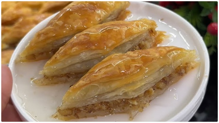 Sadece 4 Bezeyle Kolay Baklava Tarifi