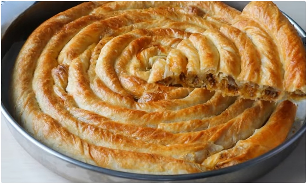 10 Dakikada Kurtarıcı Özel Soslu Börek Tarifi