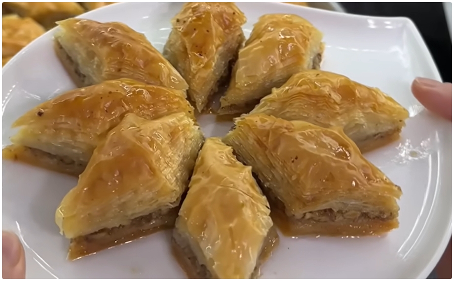 Herkesin Hazır Sandığı El Açması Baklava
