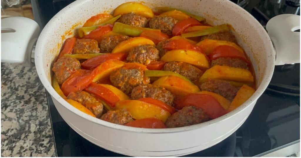 Tek Tencerede Uğraştırmayan İzmir Köfte Tarifi