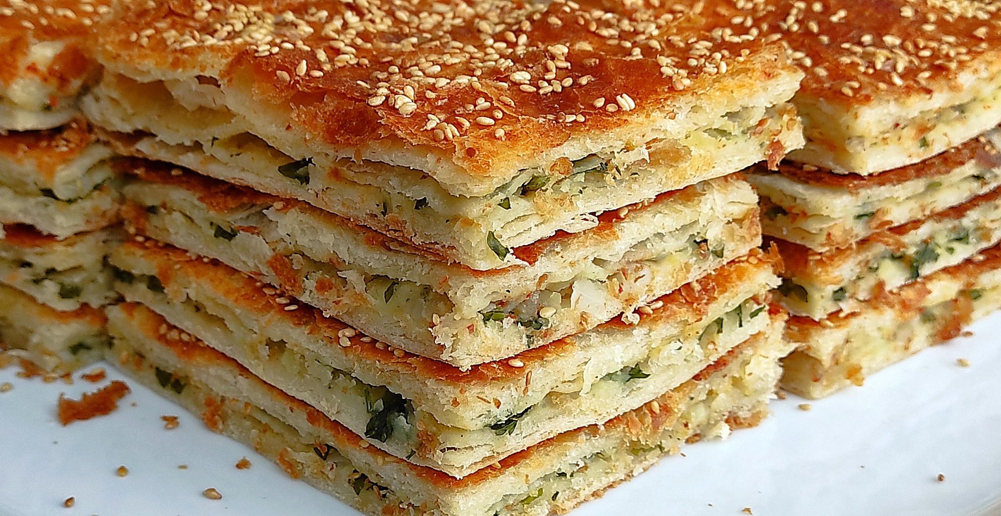 Üç Patates Bir Tepsi Dolusu Börek