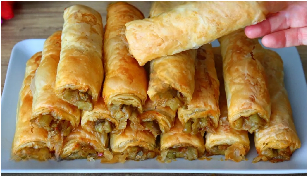 Mayasız Un Kaynar Su İle El Açması Patlıcanlı Çıtır Börek