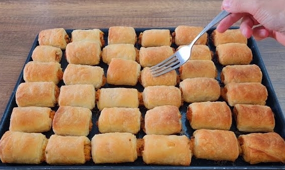 Özel Sosu Sayesinde El Açması Gibi Çıtır Çıtır Patatesli Börek