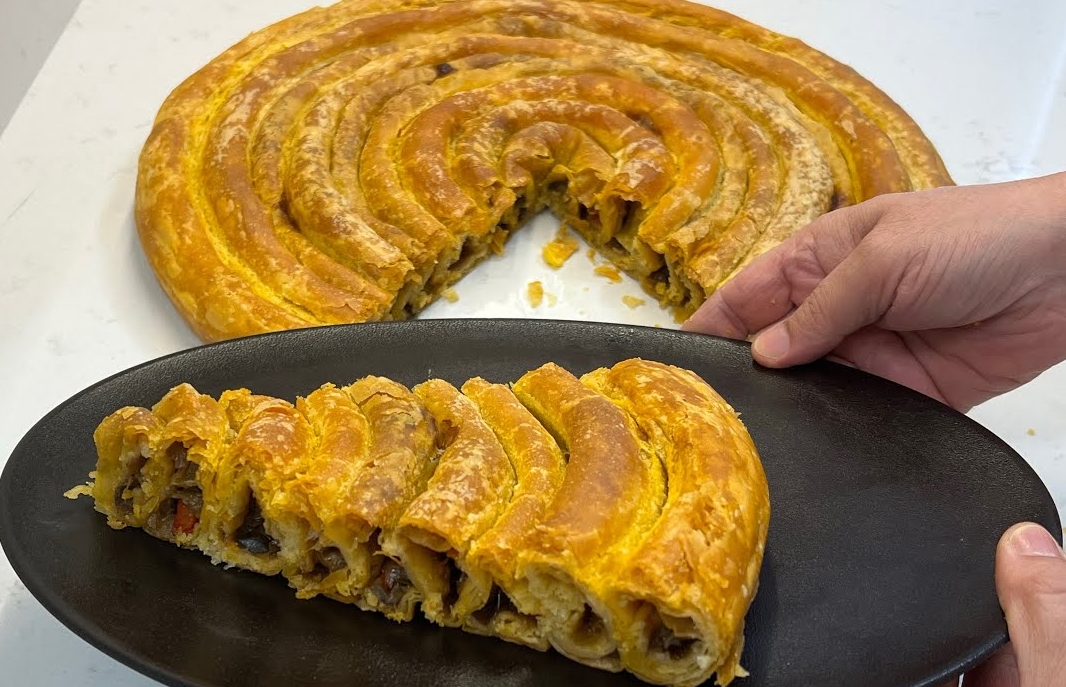 Patlıcanlı El Açması Börek