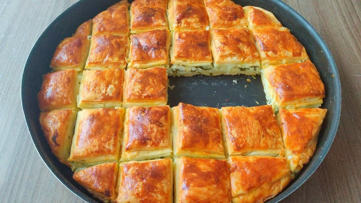 Sadece 4 Beze İle Kat Kat Sütlü Börek Tarifi