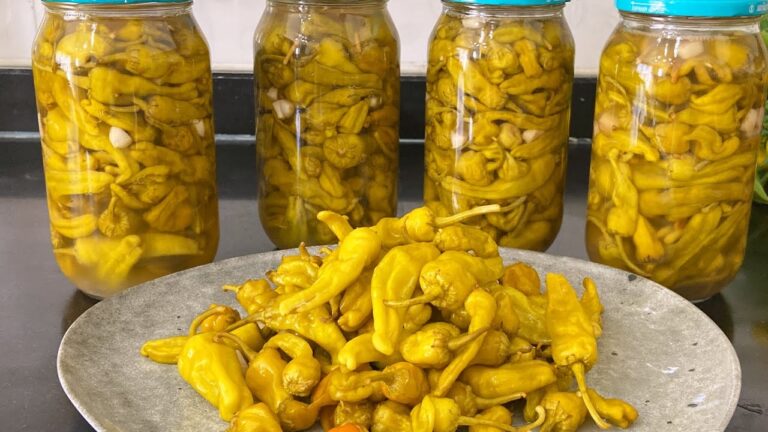 Kaynar Suyla Tam Ölçülü Çıtır Çıtır Biber Turşusu Tarifi