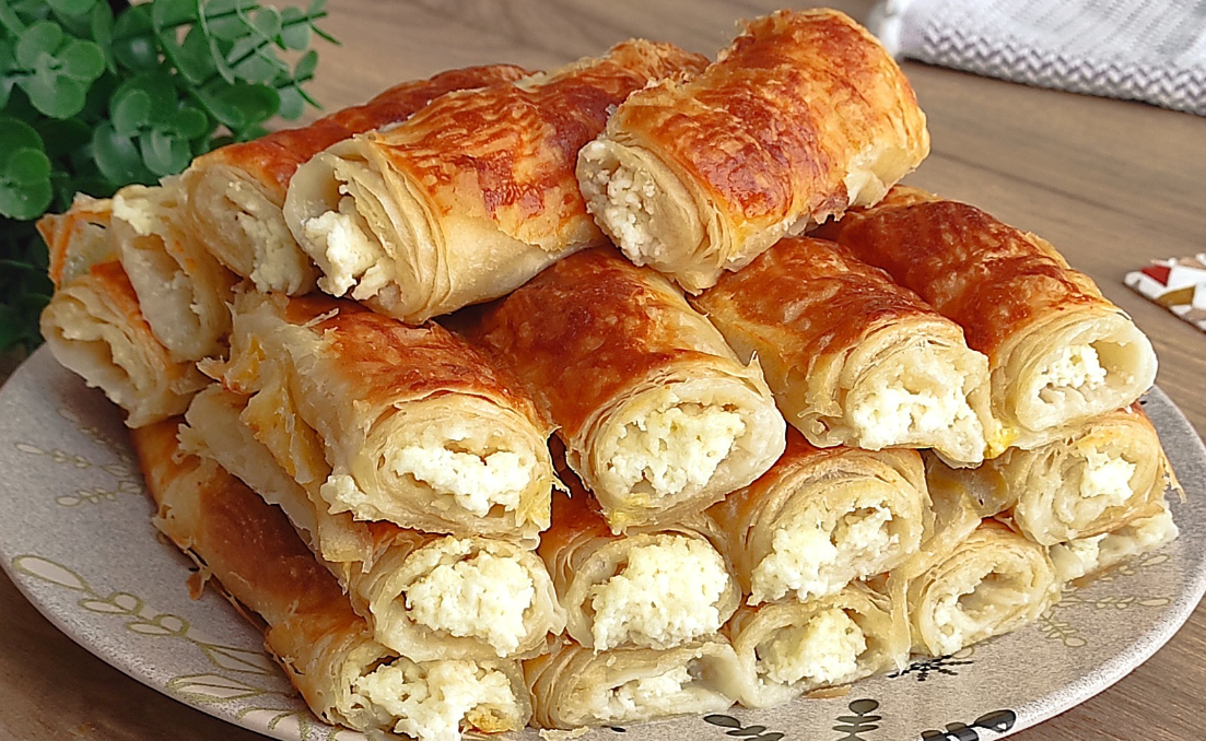 En Kolay En Lezzetli El Açması Börek Tarifi