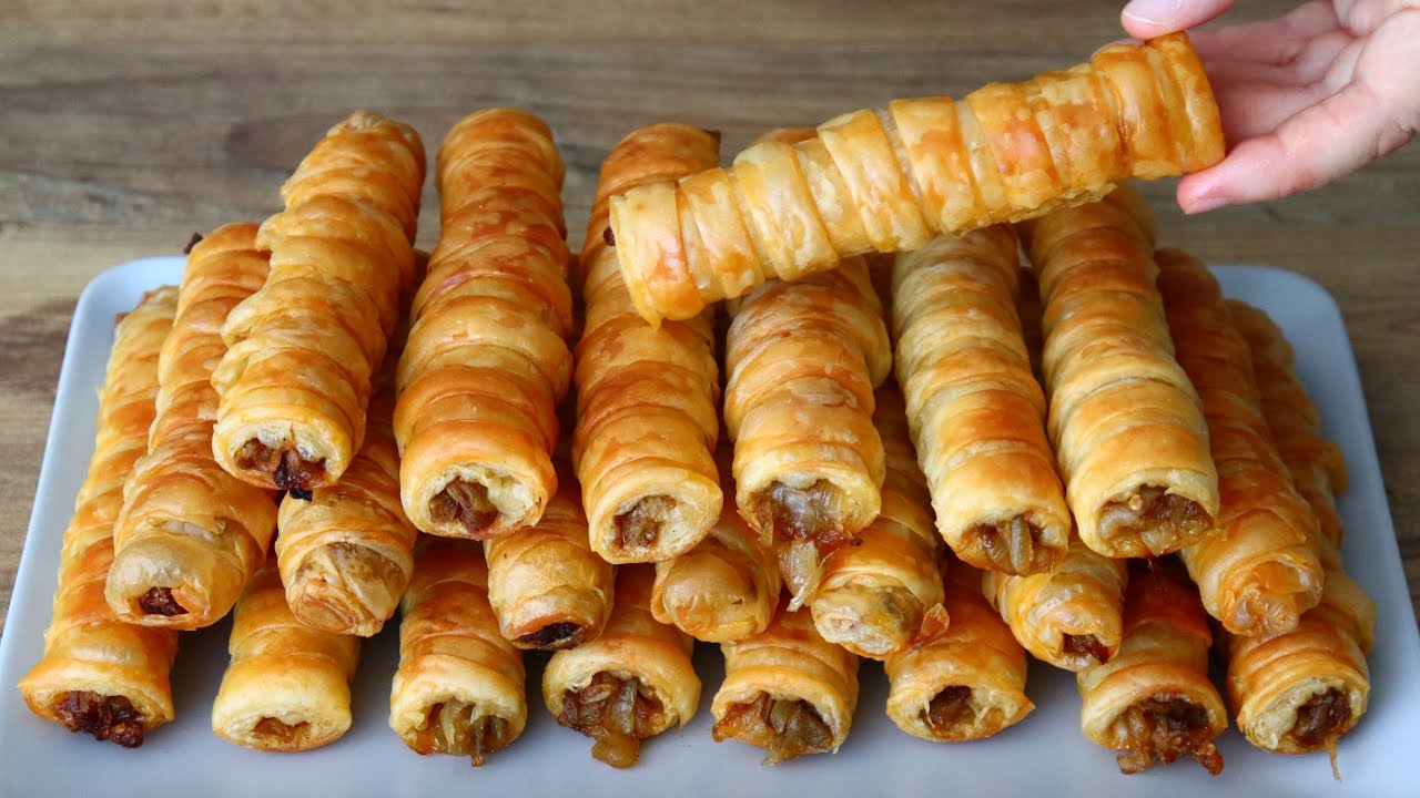 Sadece Un ve Kaynar Suyla Kat Kat Çıtır Börek