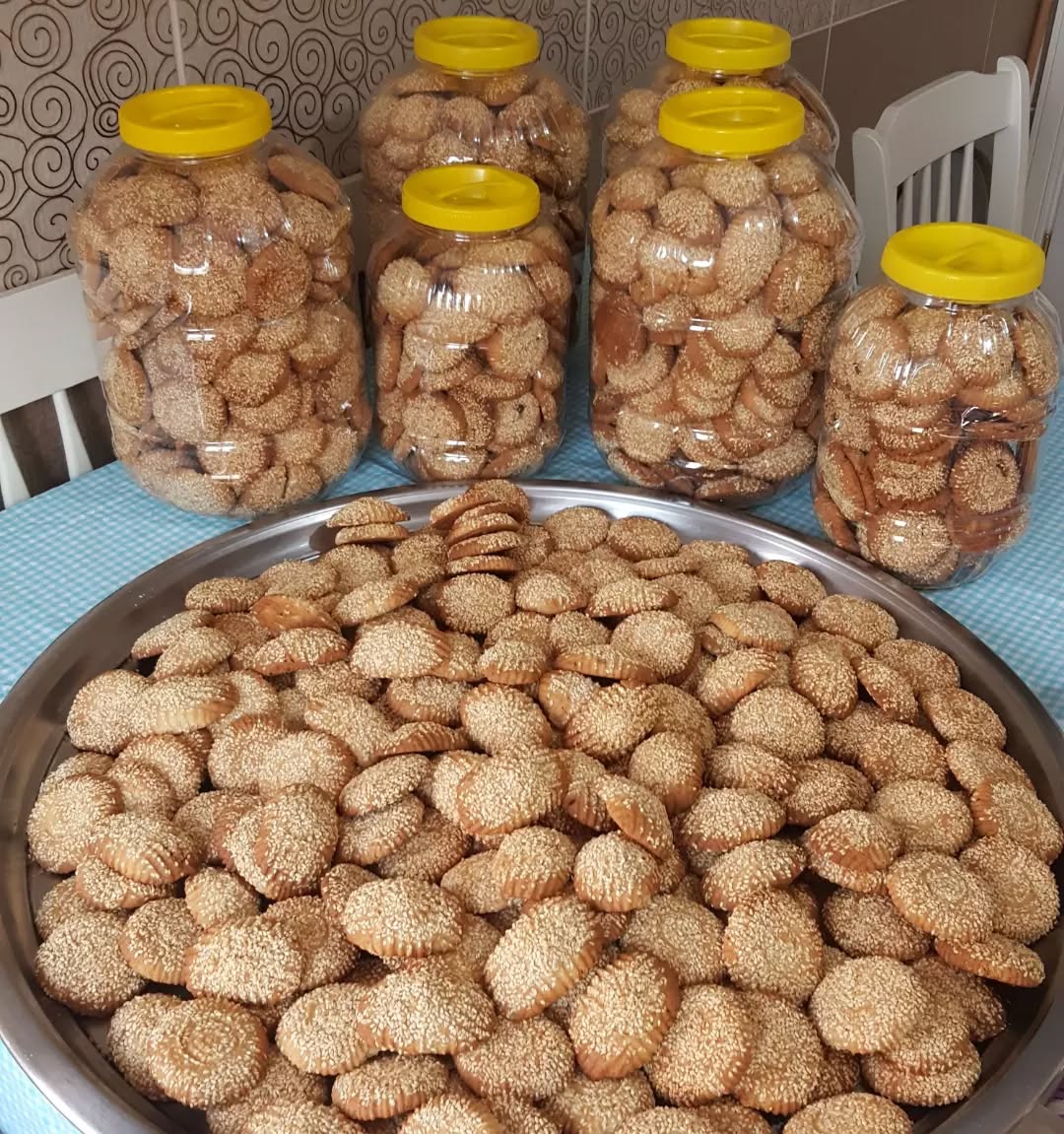 Aylarca Bayatlamayan Kömbe Tarifi