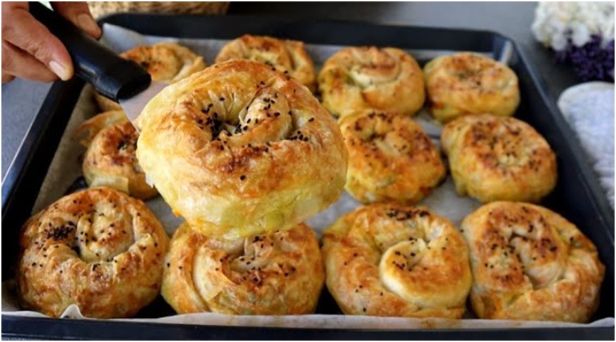 Pırasalı Gül Böreği Tarifi