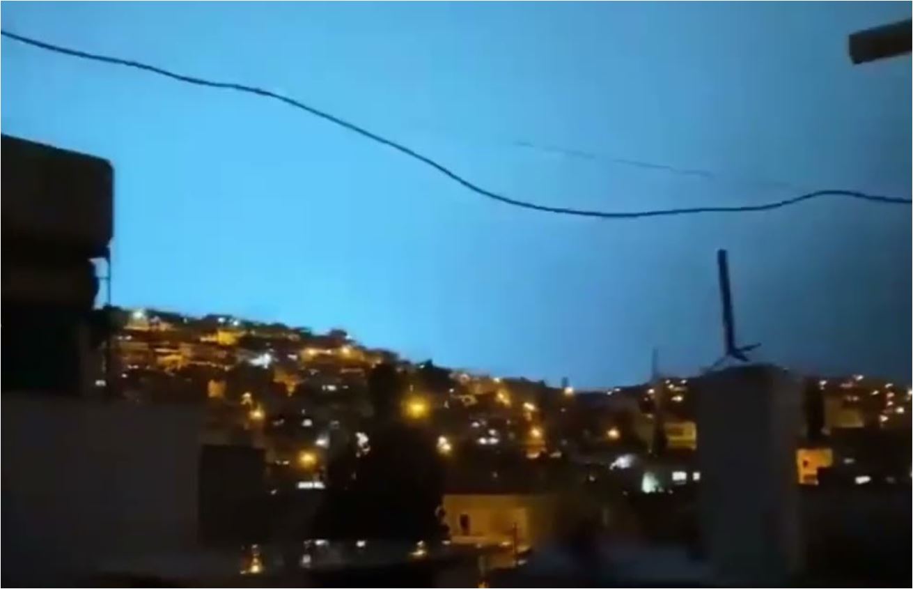 BU IŞIĞI GÖRÜRSENİZ EVDEN ÇIKIN