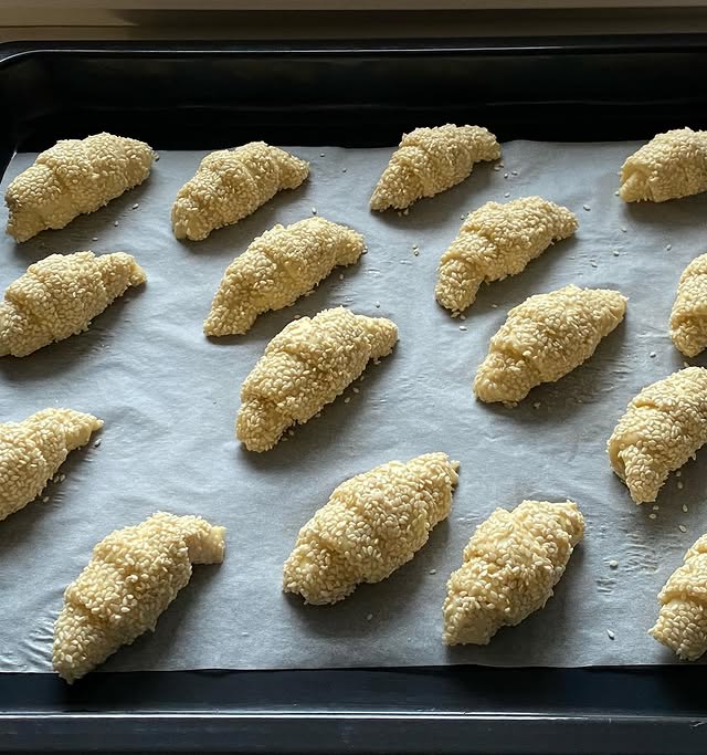 Susamlı Mini Kruvasan Poğaça Tarifi