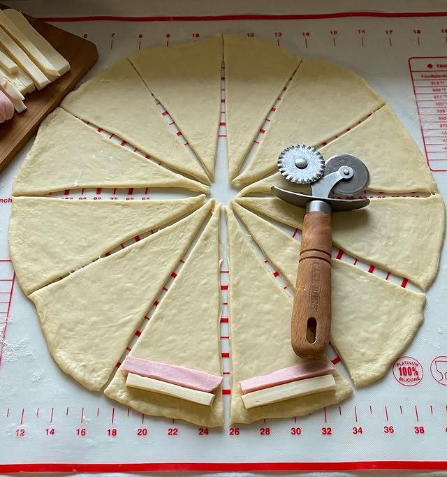 Susamlı Mini Kruvasan Poğaça Tarifi